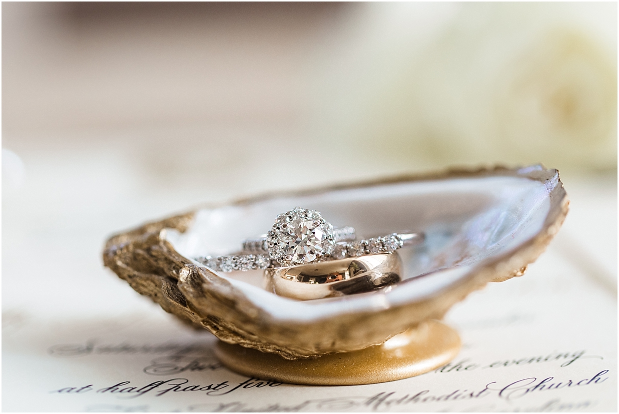 Gold oyster ring dish